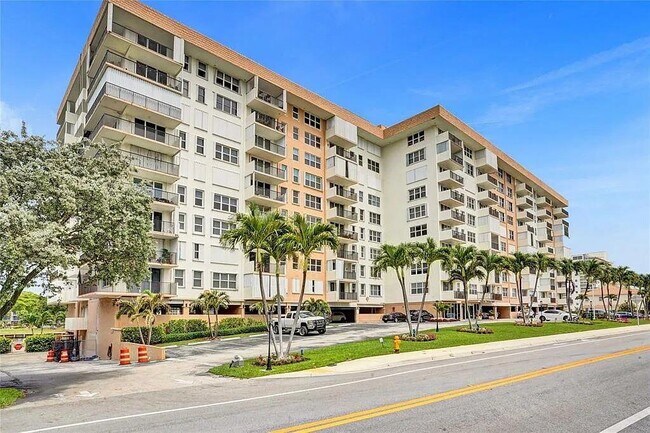 Building Photo - 1150 Hillsboro Mile
