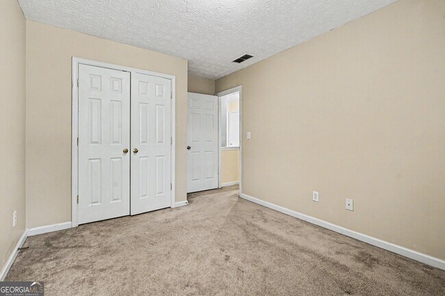 Building Photo - 375 Clairidge Ln SW