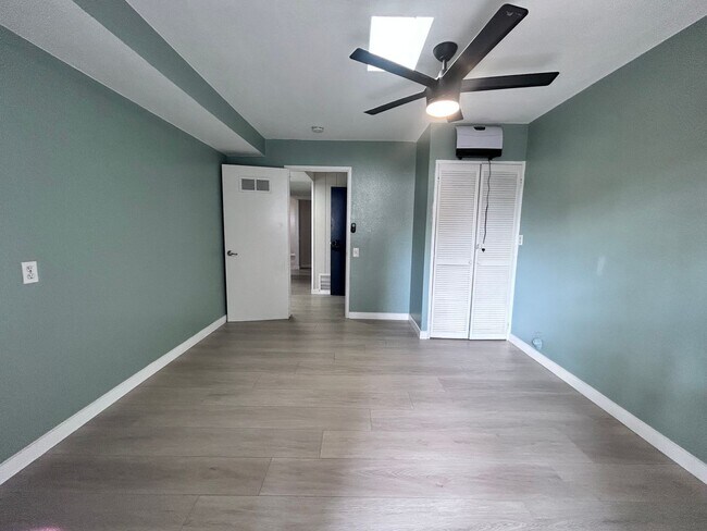 Building Photo - Three Bedroom Two Bathroom Home with Den/Home Office