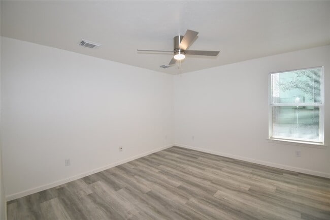 Building Photo - 6145 Settlers Square Ln
