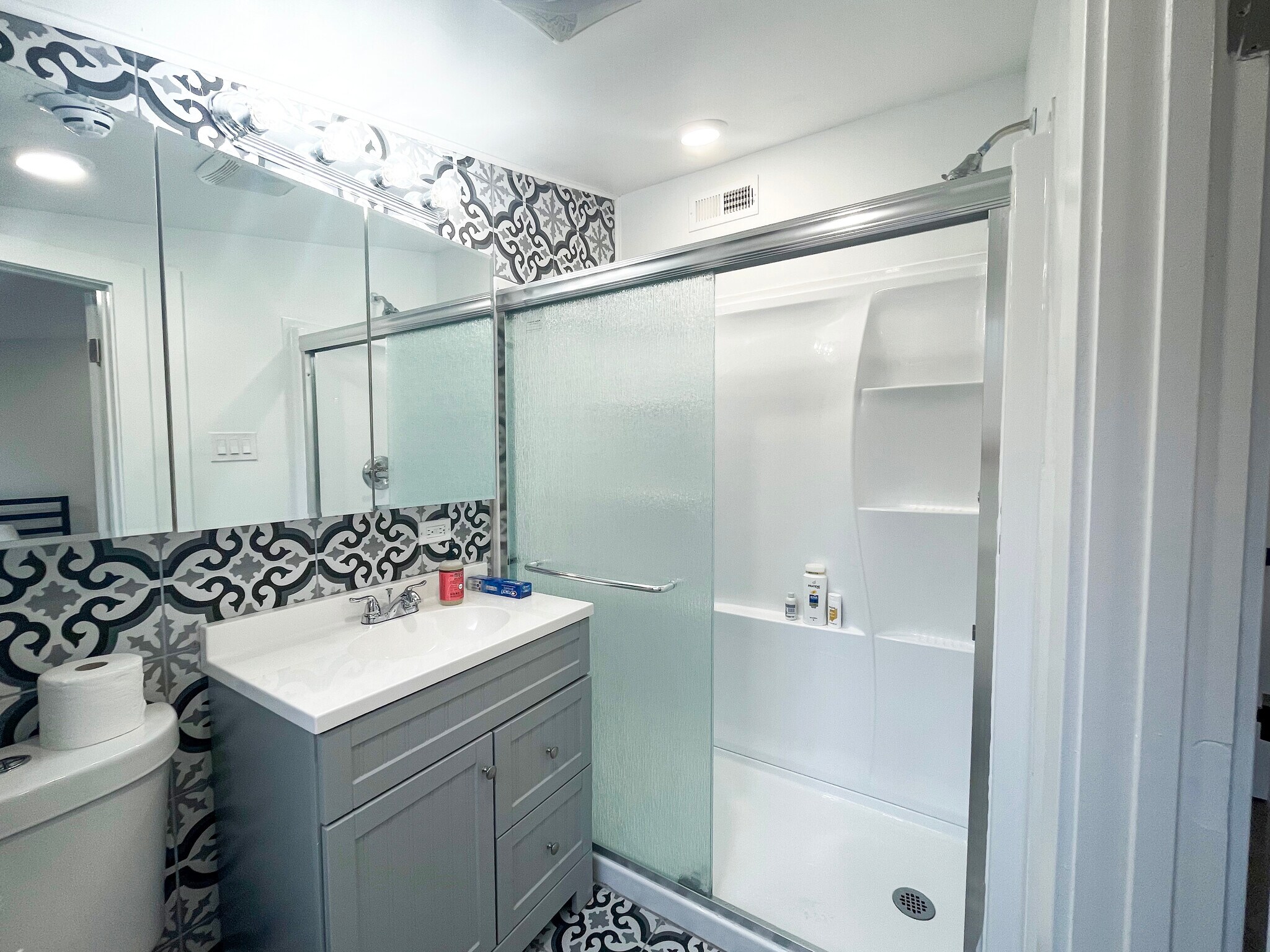 Building Photo - 4027 Beechwood Blvd