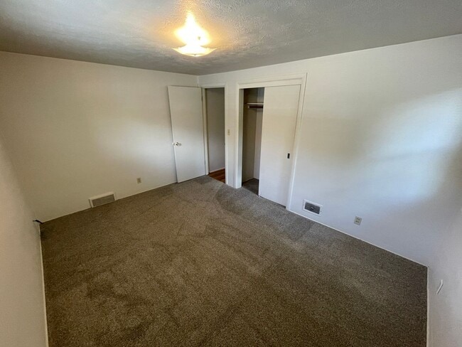 Building Photo - Fantastic SE Salem location!