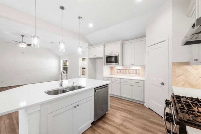 Building Photo - 4607 Primrose Valley Ln