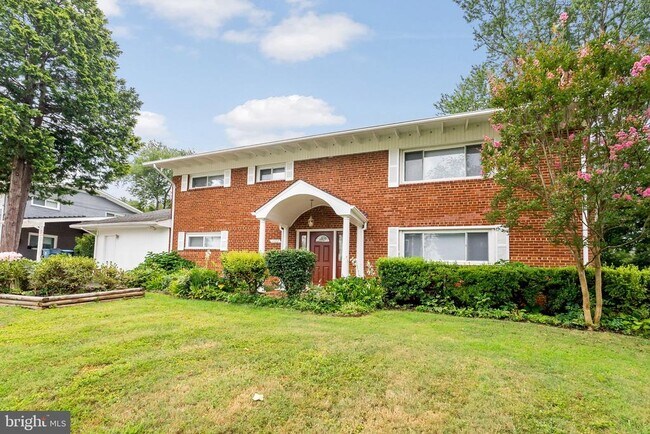 Building Photo - 1602 Woodmoor Ln