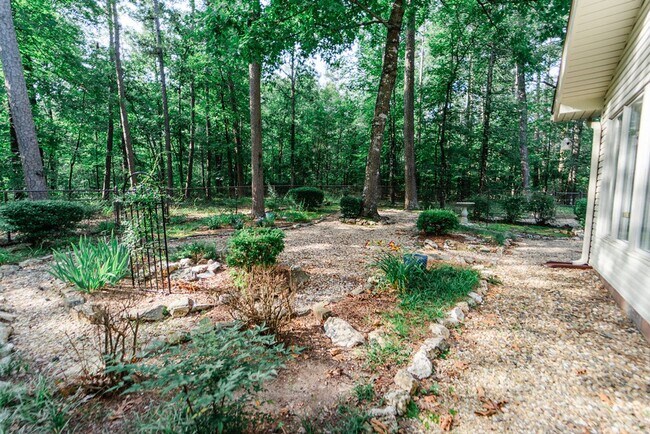 Building Photo - Up to a 2 year lease at this Beautiful 3 bed, 2 bath!!!!