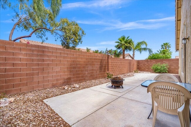 Building Photo - Stylish Single-Story 3-Bedroom Partially Furnished Home Designer Kitchen & Private Backyard Oasis