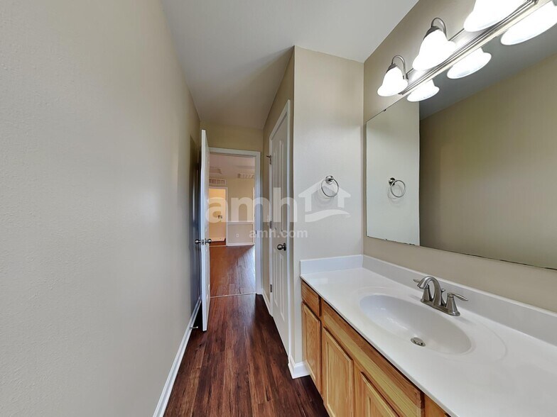 Building Photo - 2572 Viola Ct