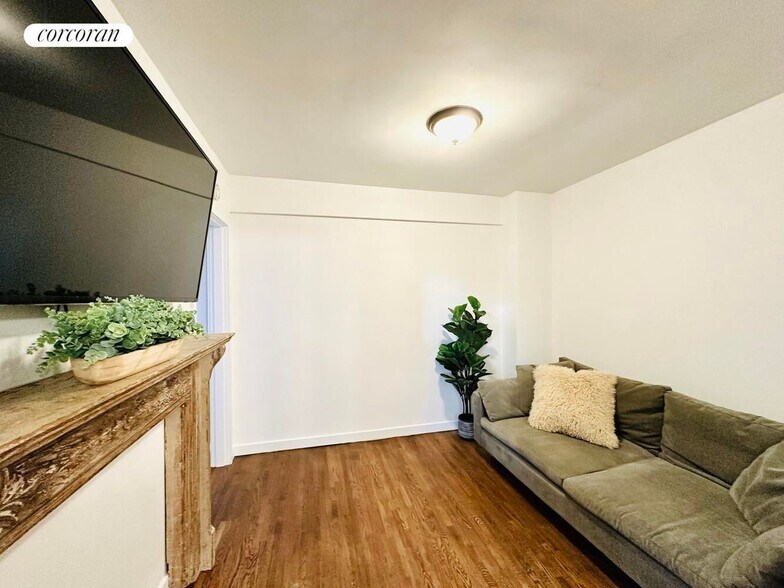 Primary Photo - 52-25 39th Rd