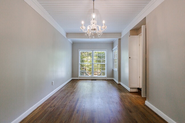 Building Photo - 2311 Pembrook Pl NE
