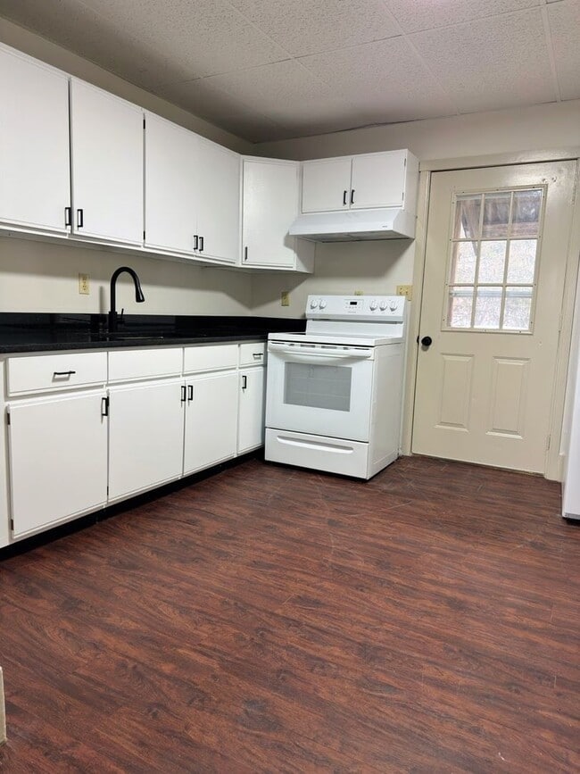 Building Photo - 199 E Main St