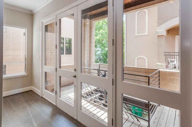 Building Photo - 650 Birdsall St