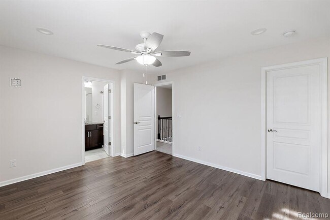 Building Photo - 2884 Glenbar Cir