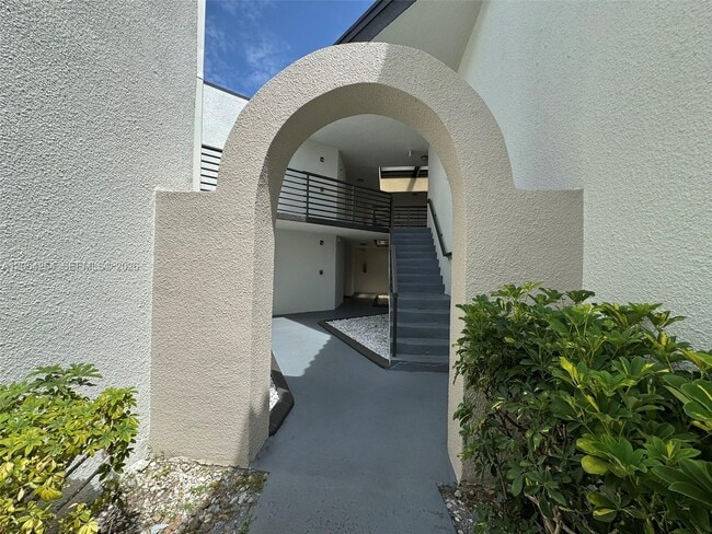 Building Photo - 9711 Fontainebleau Blvd