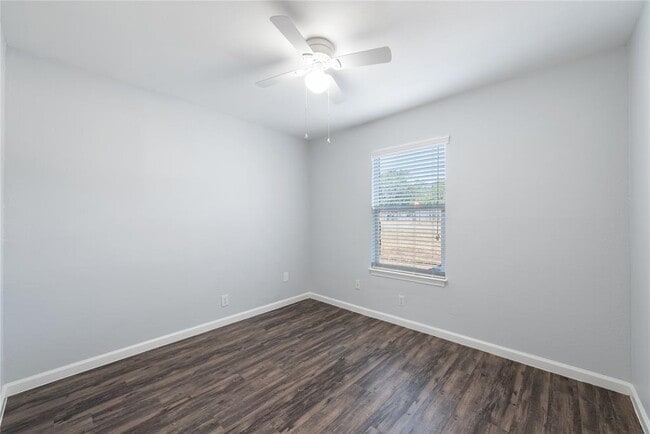 Building Photo - 800 Osage Dr