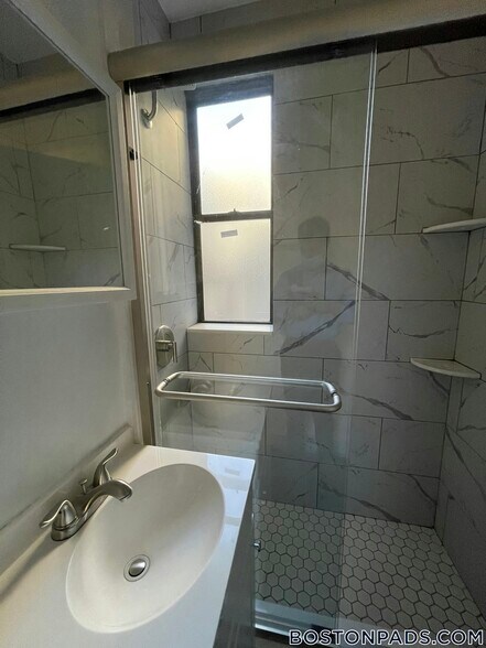 Building Photo - 77 Park Dr