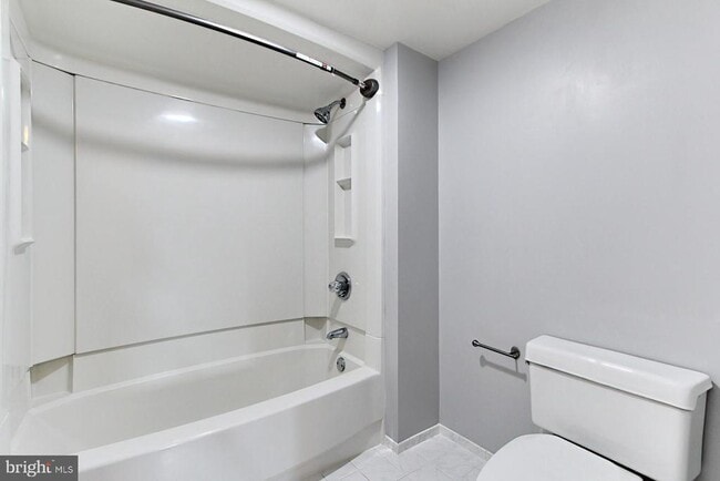 Building Photo - 2121 Jamieson Ave