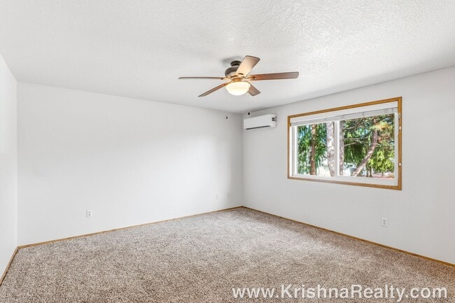 Building Photo - Modern 3 BD | 2.5 BA | 1,476 SF | 1-Car Garage | Solar Panels | Mountain View Community