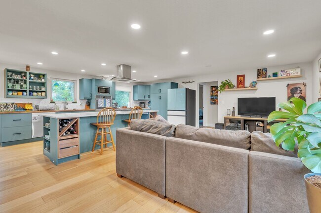 Building Photo - 4 Bedroom Home with Finished Basement, Chef’s Kitchen & Large Yard in Hampden Heights