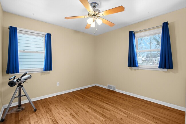 Building Photo - 4521 Thorncroft Ave