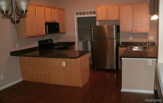 Building Photo - 579 N Pontiac Trail