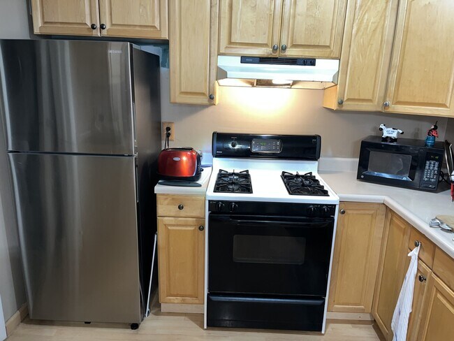 Building Photo - 48 Eaves Mill Rd