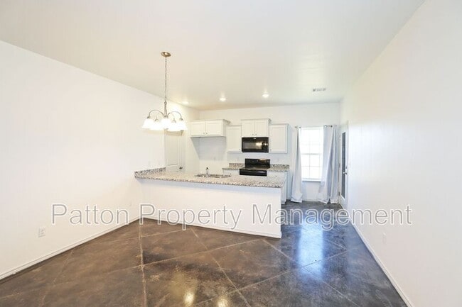 Building Photo - 5000 Ratliff St