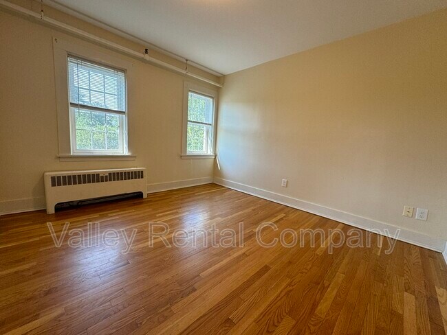 Building Photo - 132 Middle St