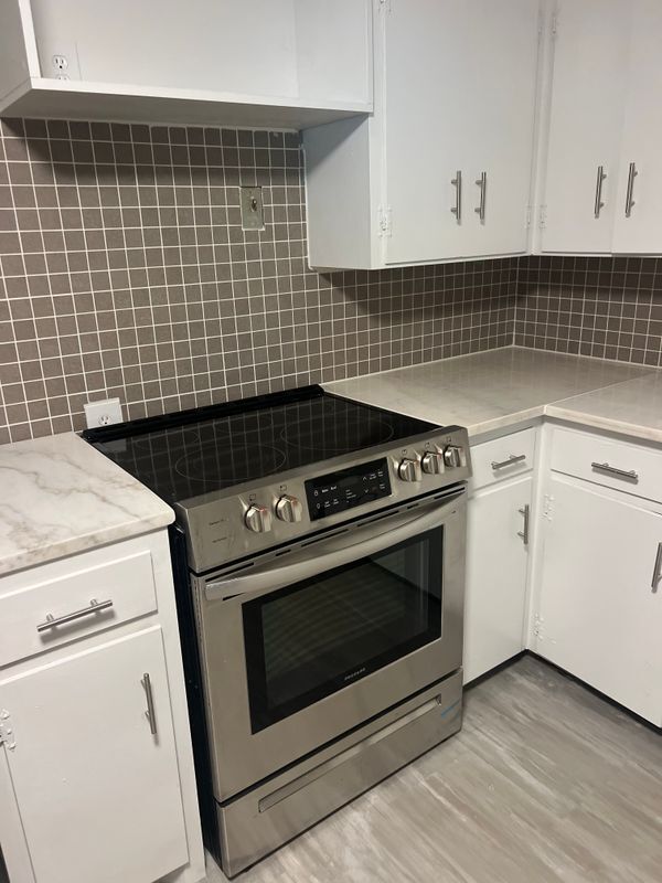 Building Photo - 4211 E 61st St