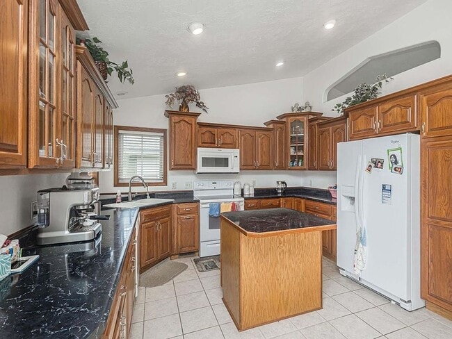Building Photo - 809 S Outlook Dr