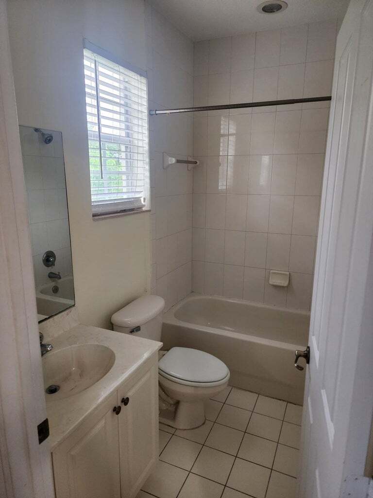 Building Photo - 460 Marbella Dr