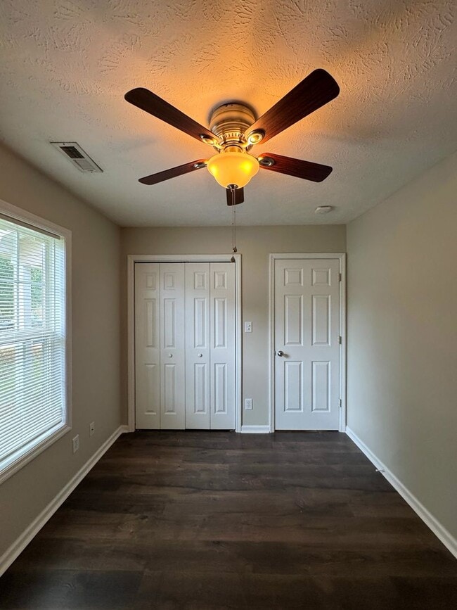 Building Photo - Charming 3 Bed 2 Bath Spring Lake Home wit...