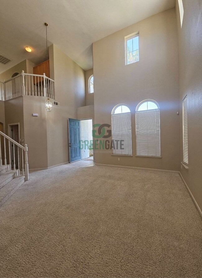 Building Photo - Price Reduced! 4 Bedroom 3 Bath Home is No...
