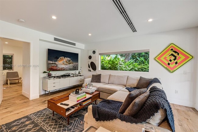 Building Photo - 79 Shore Dr E