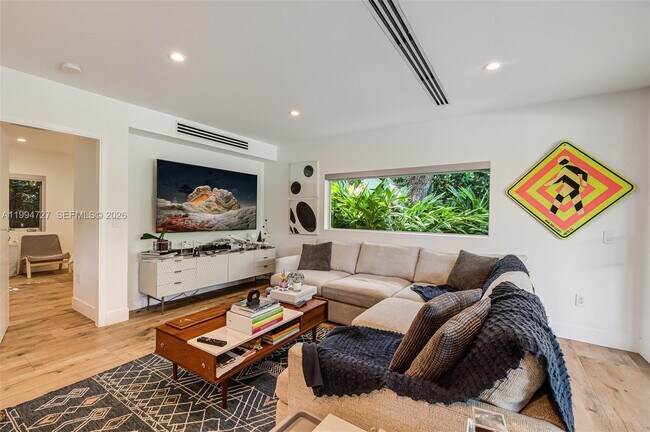 Building Photo - 79 Shore Dr W