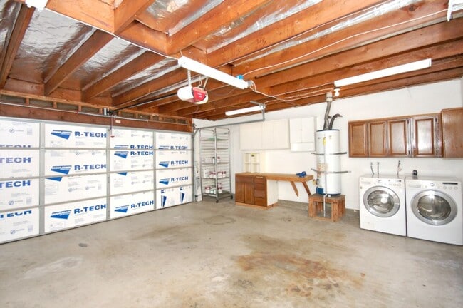 Building Photo - Beautiful Bright 3BR/2.5BA Condo in Tanglewood!!