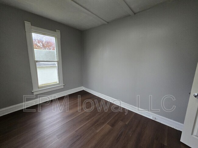 Building Photo - 949 13th St