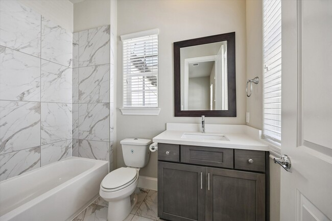 Building Photo - 2016 Covent Garden Station