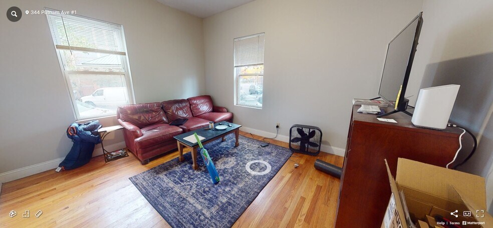 Building Photo - 344 Putnam Ave