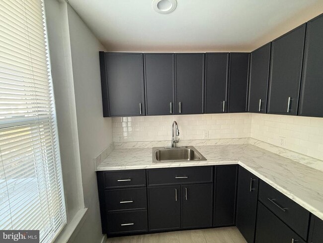 Building Photo - 4937 Walnut St