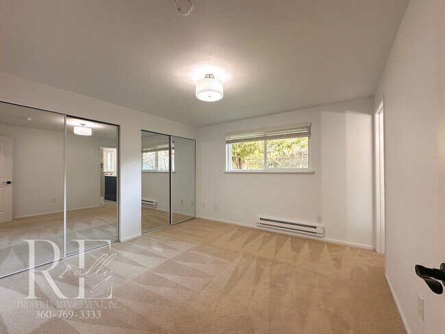 Building Photo - A Warm & Welcoming Rambler in the Heart of Central Kitsap