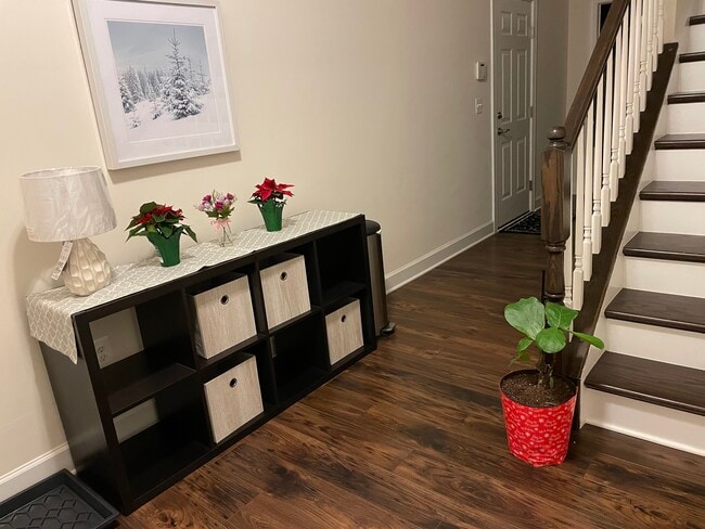 Ground Level Foyer - 6002 Camerons Ferry Dr