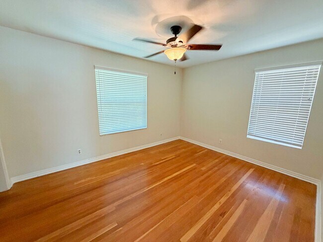 Building Photo - Charming 2 Bedroom, 1 Bathroom Updated Condo in the Heart of Avondale