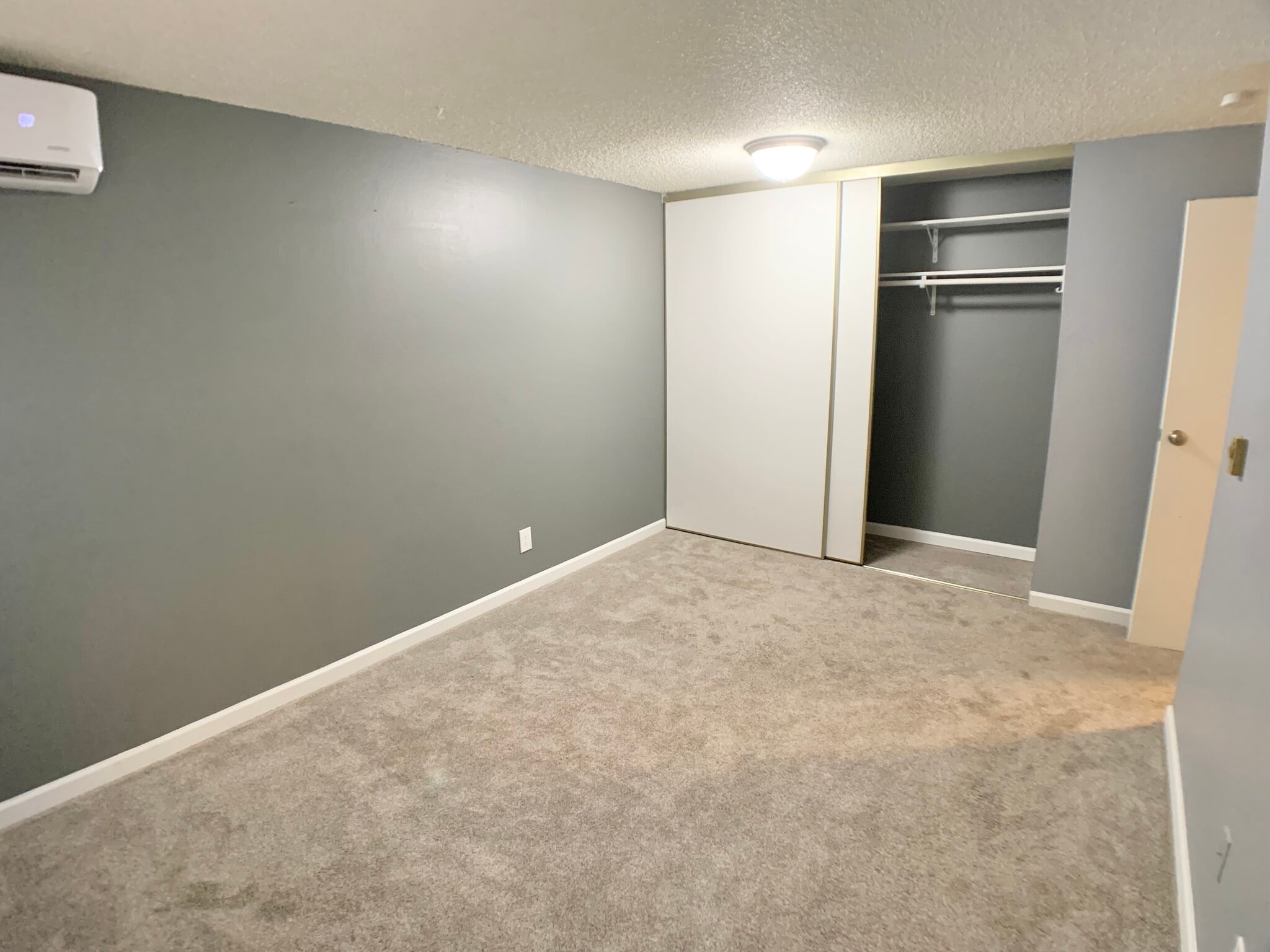 Master bedroom - 3121 W Hood Ave