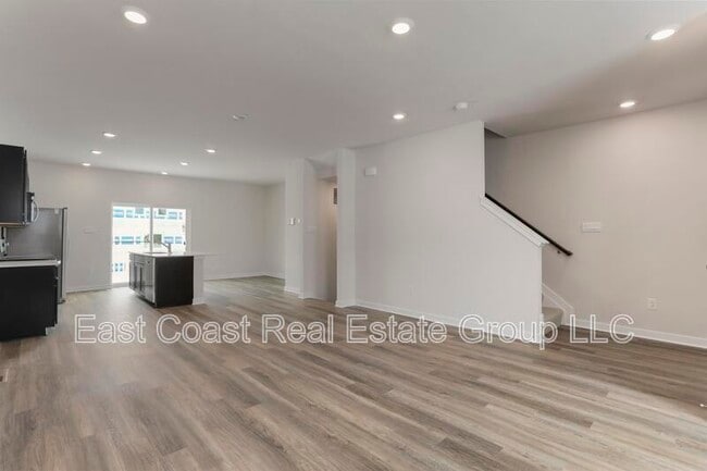 Building Photo - 413 Eclipse St