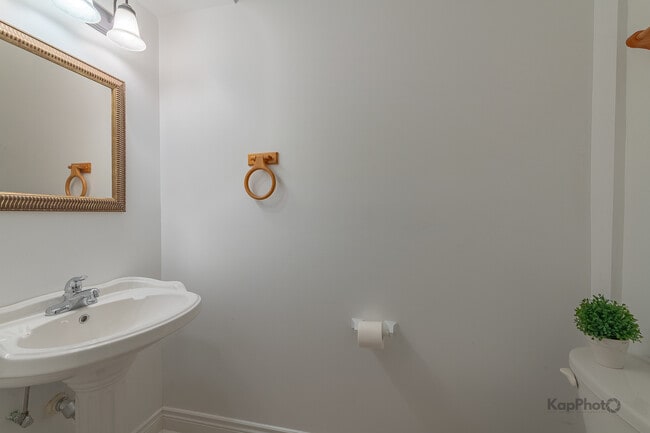 Building Photo - 3607 W 53rd St