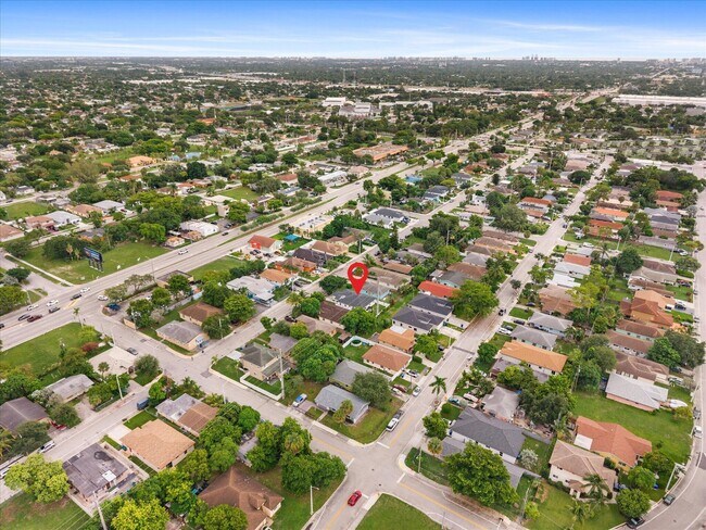 Building Photo - 2848 NW 9th Pl