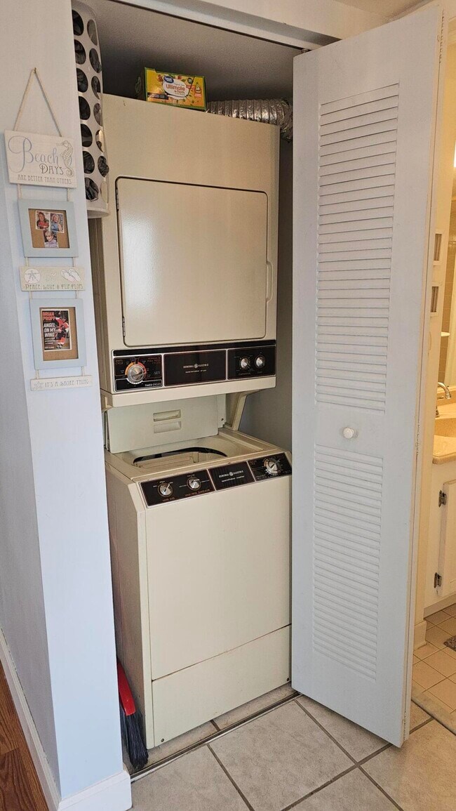 Building Photo - 3138 Via Poinciana