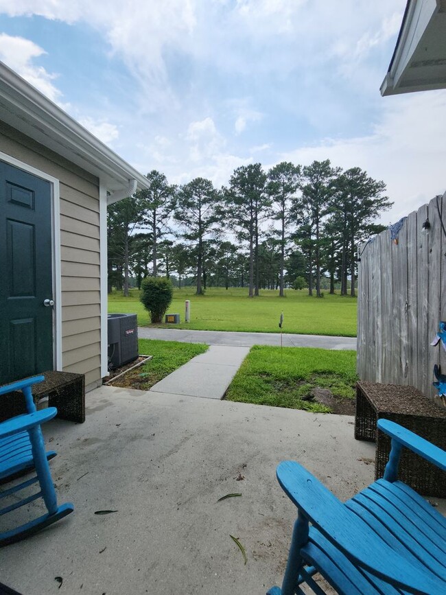 Building Photo - Welcome to our charming townhouse in Pelle...