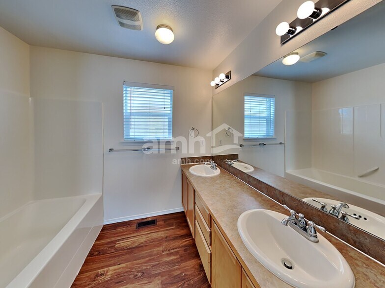 Building Photo - 1639 182nd St E