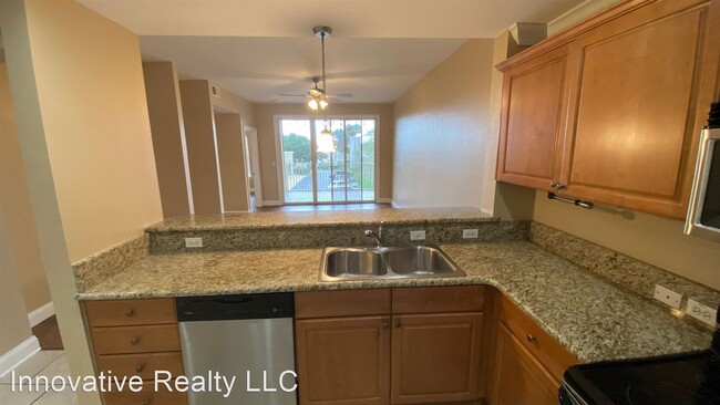 Building Photo - 3 br, 3 bath House - 225 W Seminole Blvd #212